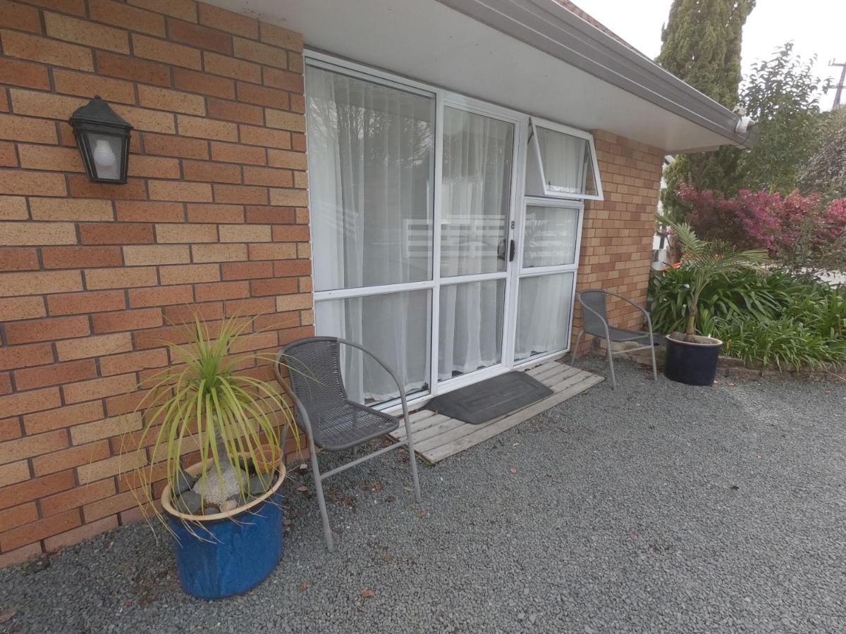 Castle Court Motel Wellsford Exterior foto